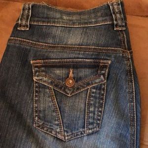 DKNY JEANS  CLAM DIGGER DESIGN